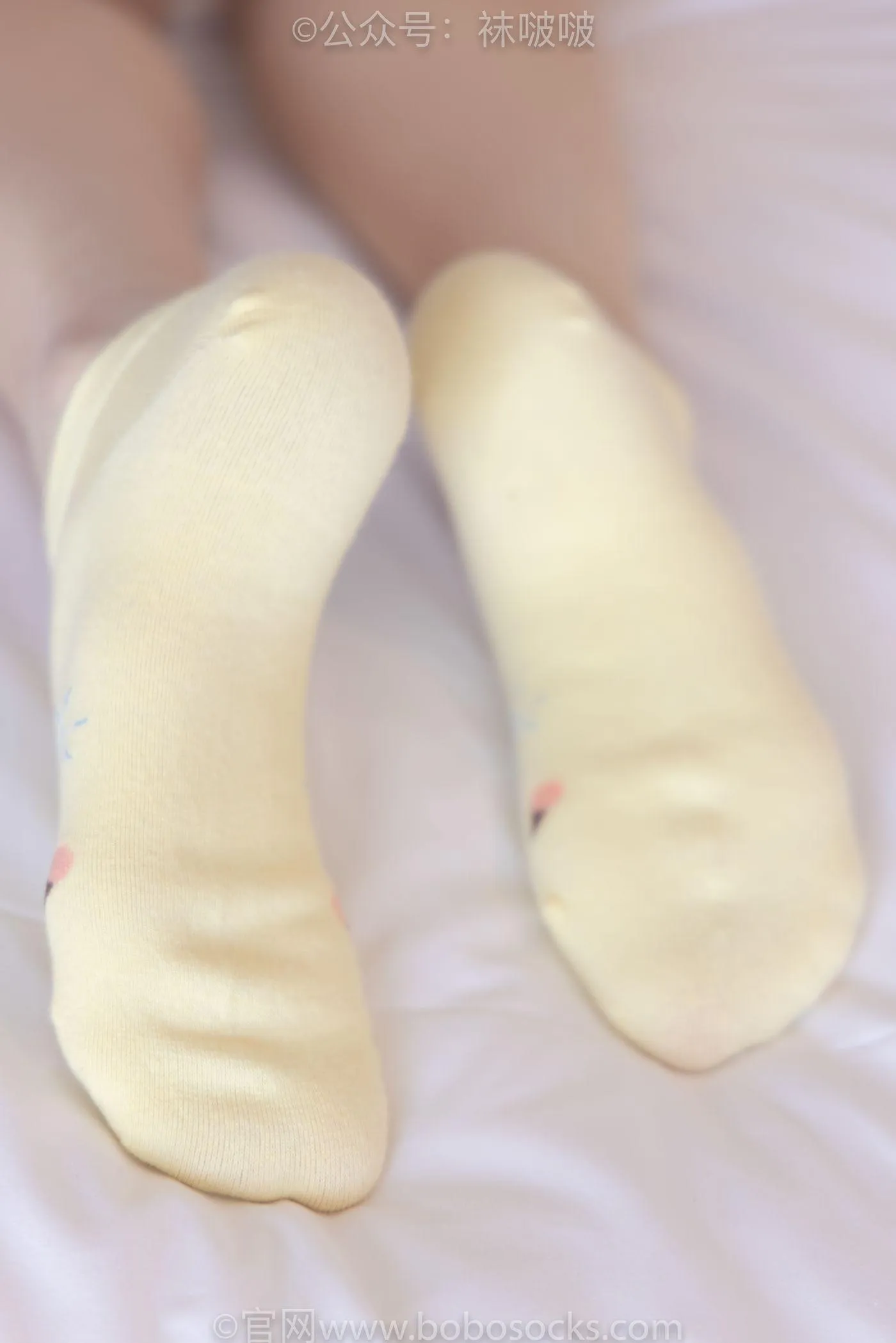 [BoBoSocks袜啵啵]NO.081 稚予- AJ、浅黄色短棉袜、浅蓝色短棉袜、裸足（花絮版） [145P]插图6